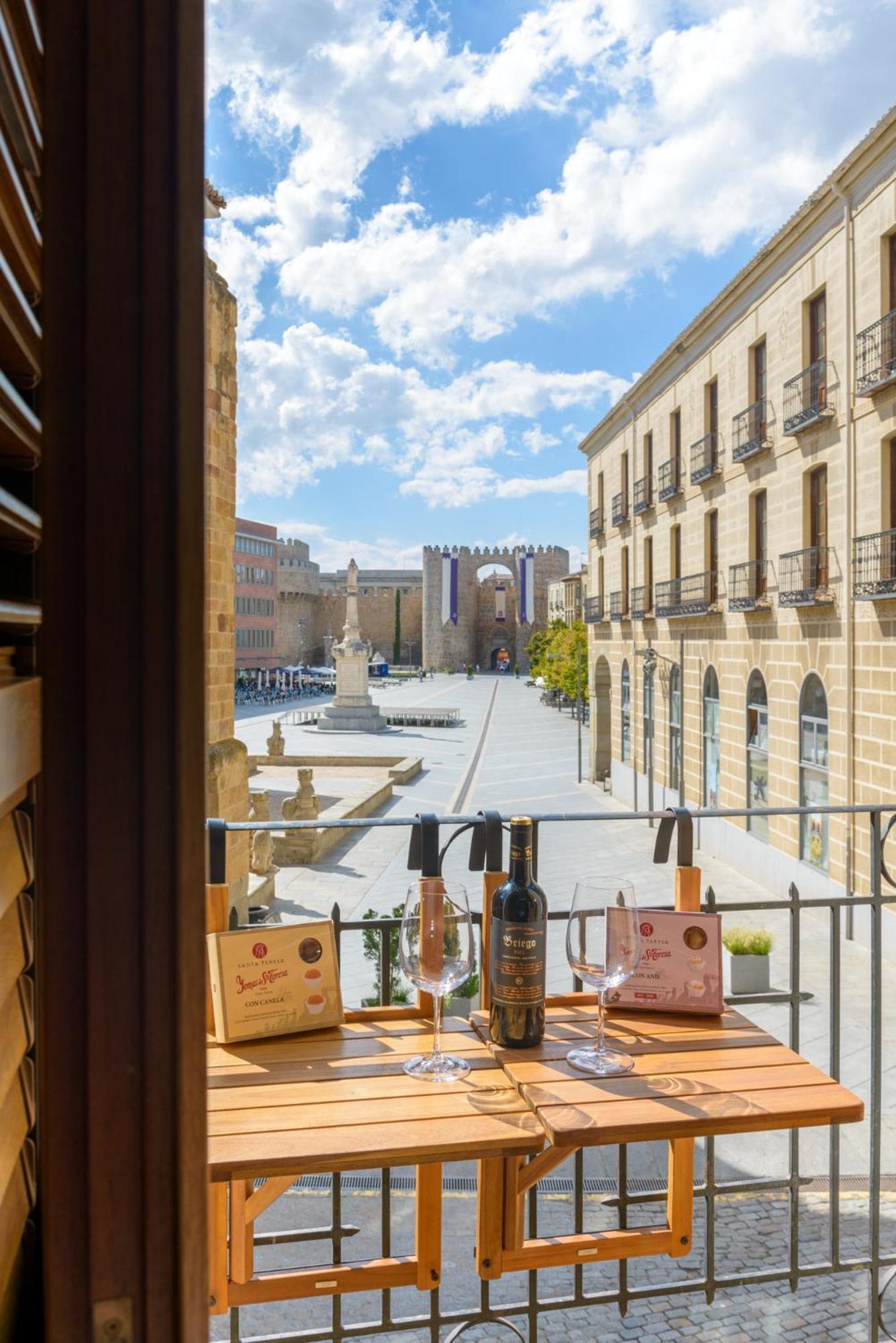 Balcony View To Avila'S Alcazar Dış mekan fotoğraf